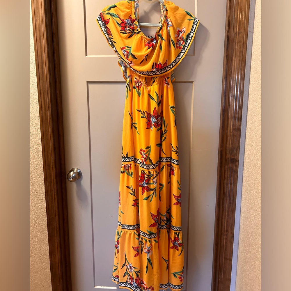 Lulus maxi dress size medium